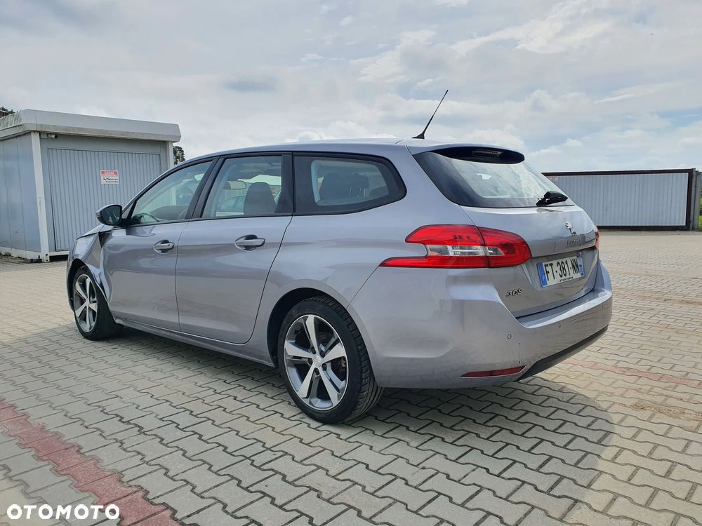 Peugeot 308 1.2 PureTech GPF Allure S&S - 9