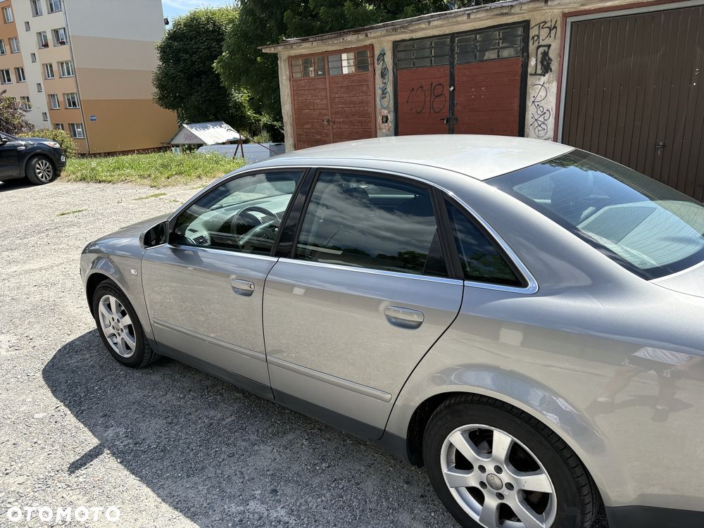 Audi A4 Limousine - 4