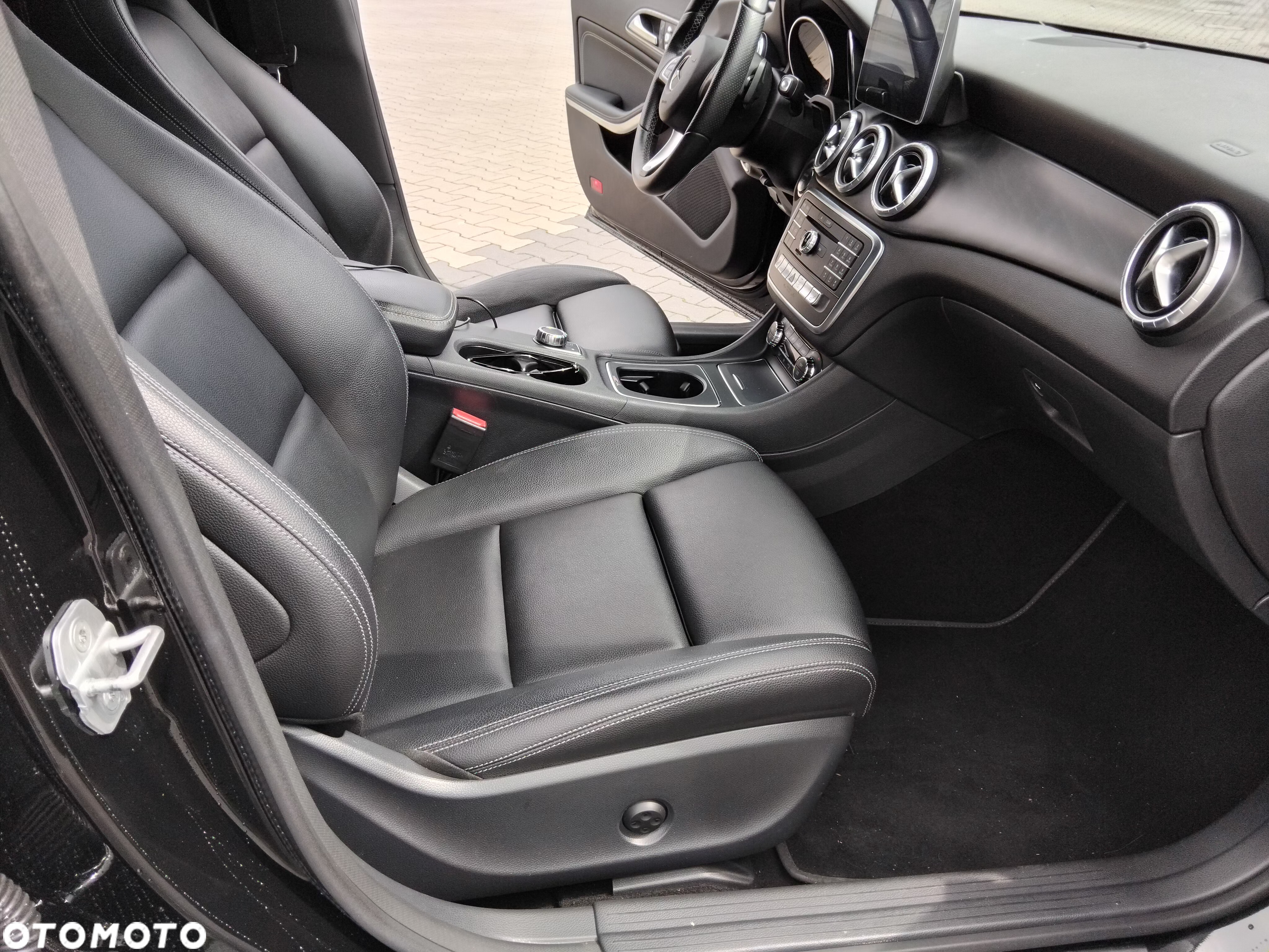 Mercedes-Benz CLA 250 7G-DCT Urban - 15