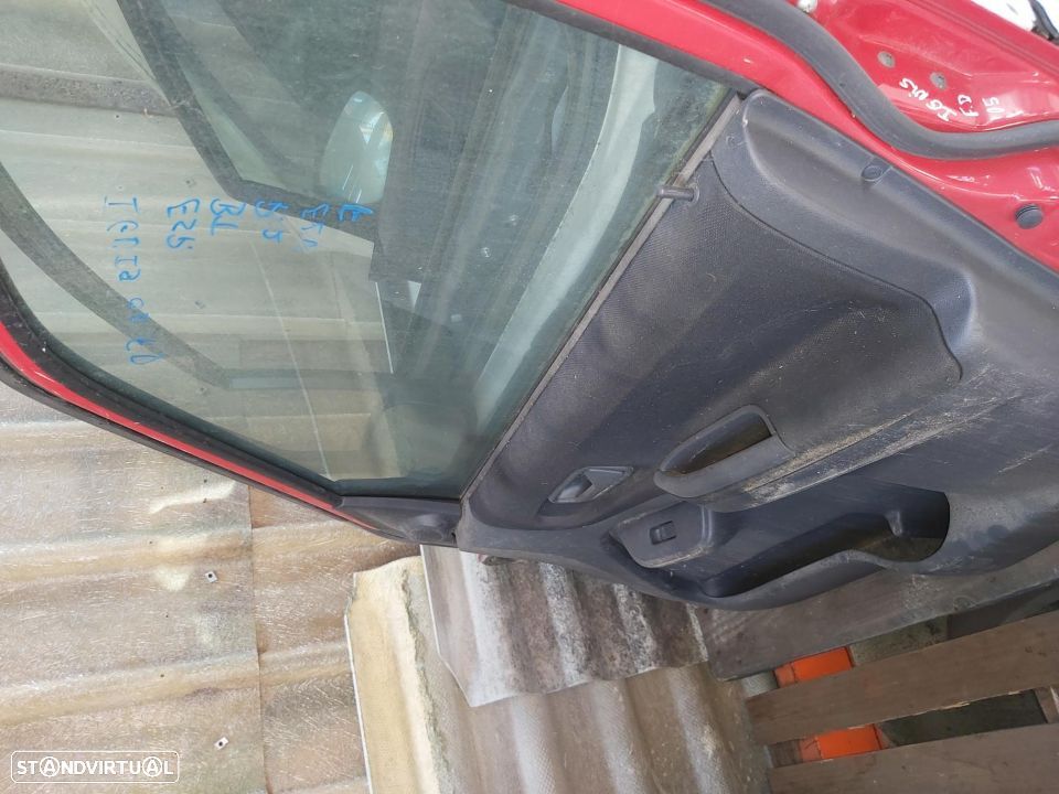 Porta Frente Direita Suzuki Ignis 2005 Completa - 1