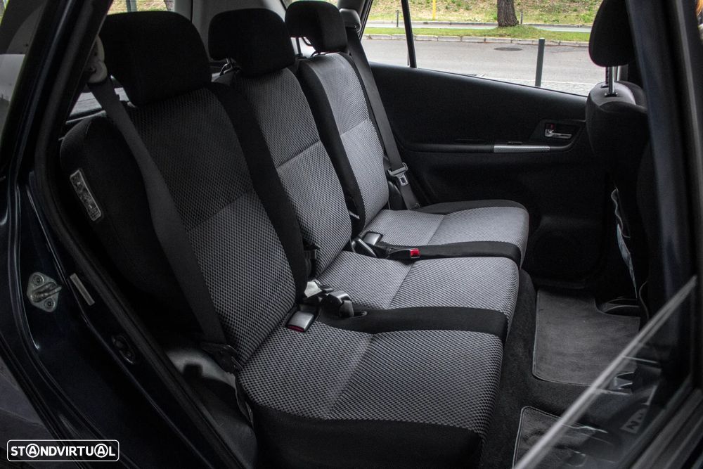 Toyota Corolla Verso 2.0 D-4D - 28
