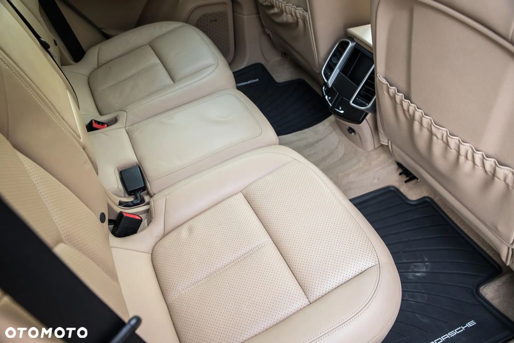 Porsche Cayenne - 16