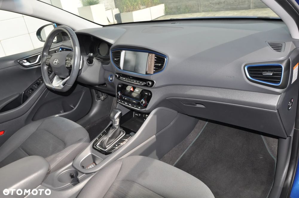 Hyundai IONIQ hybrid Business - 13