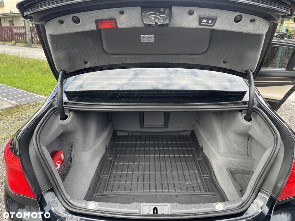 BMW Seria 7 740d xDrive - 29