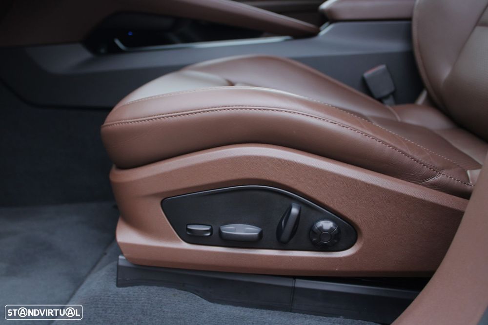 Porsche Macan Electric 4 - 22