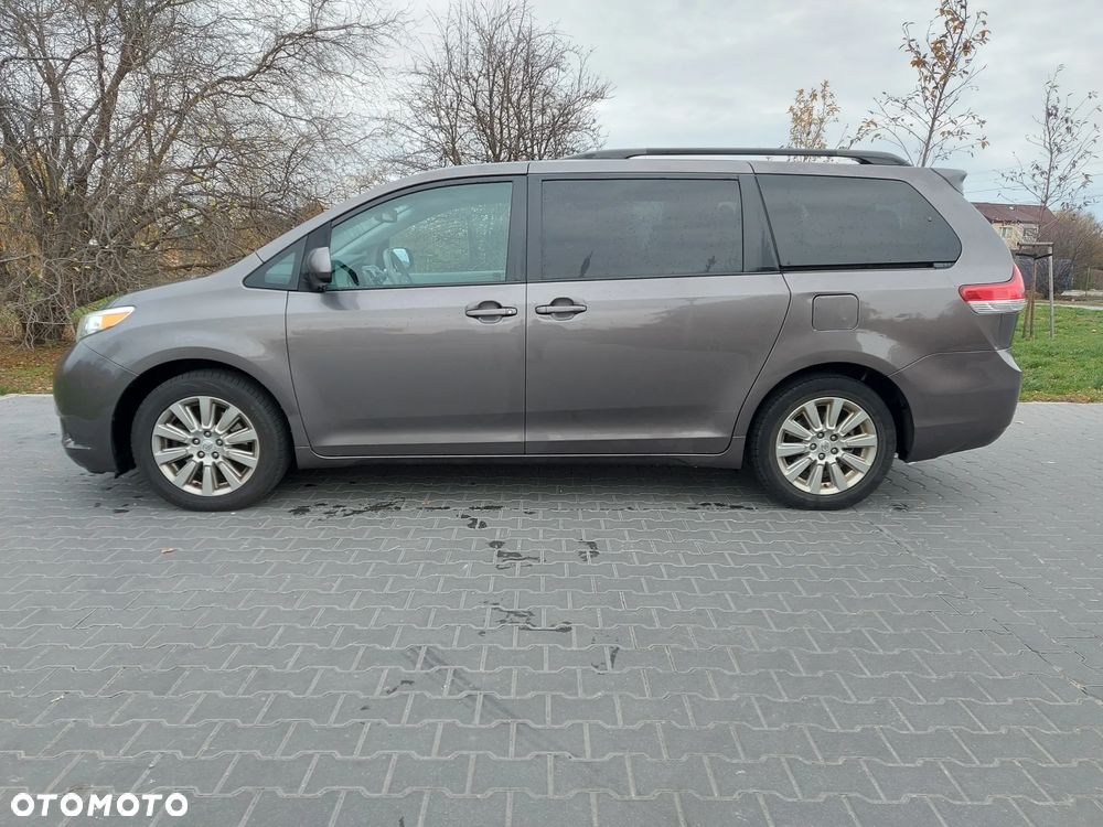 Toyota Sienna 3.5 LE AWD - 9