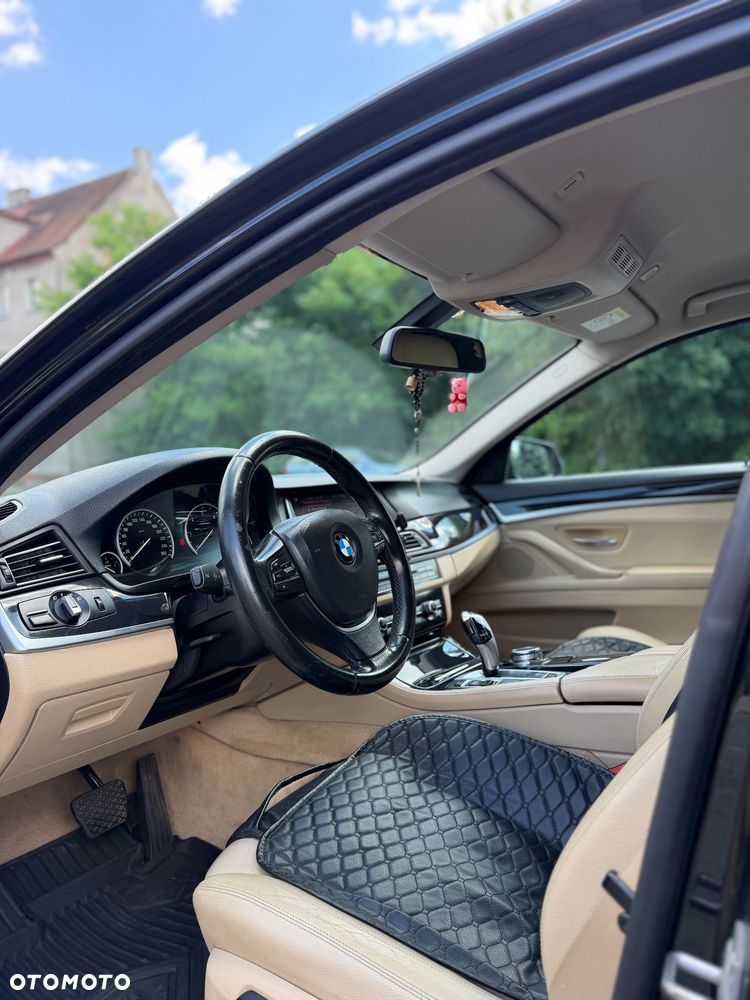 BMW Seria 5 520d xDrive - 10
