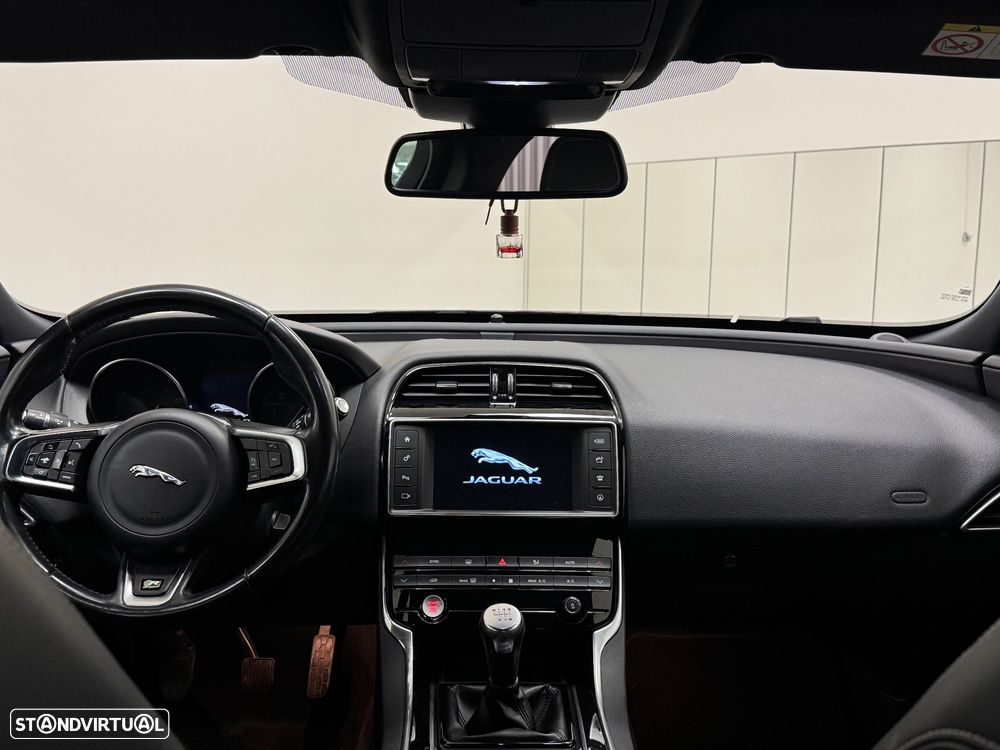 Jaguar XE E-Performance R-Sport - 17