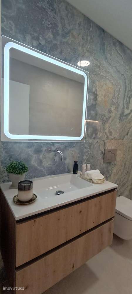 Apartamento T2 com suite, closet e varanda em zona central - Grande imagem: 5/7