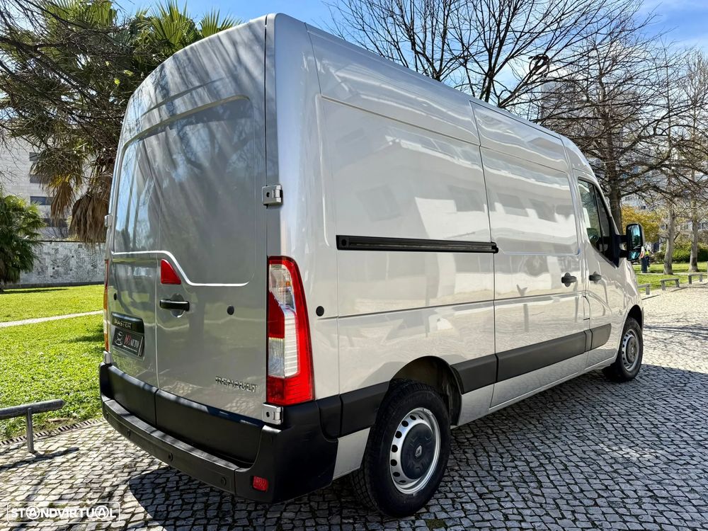 Renault Master 2.3DCI L2H2 135cv 3 Lugares - 23