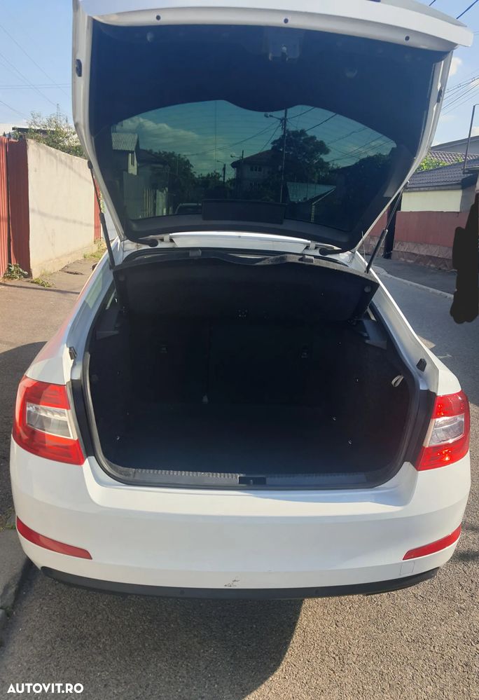 Skoda Octavia 1.6 TDI DSG Ambition - 3