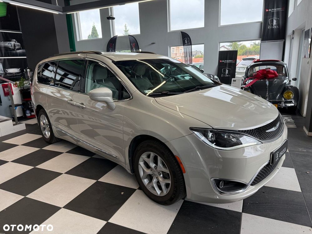 Chrysler Pacifica - 3