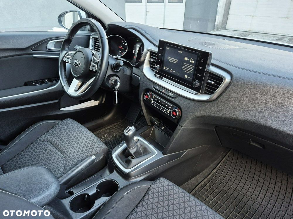Kia Ceed 1.6 CRDi mHEV M - 21