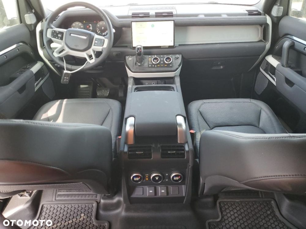 Land Rover Defender - 7
