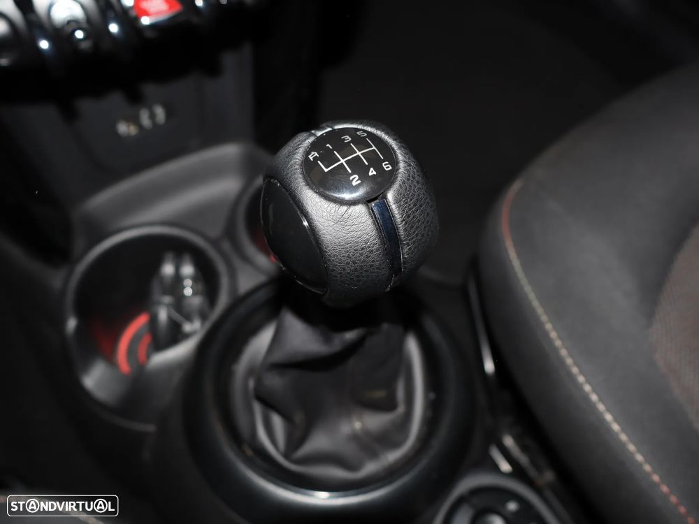 MINI 3 Portas One D - 21