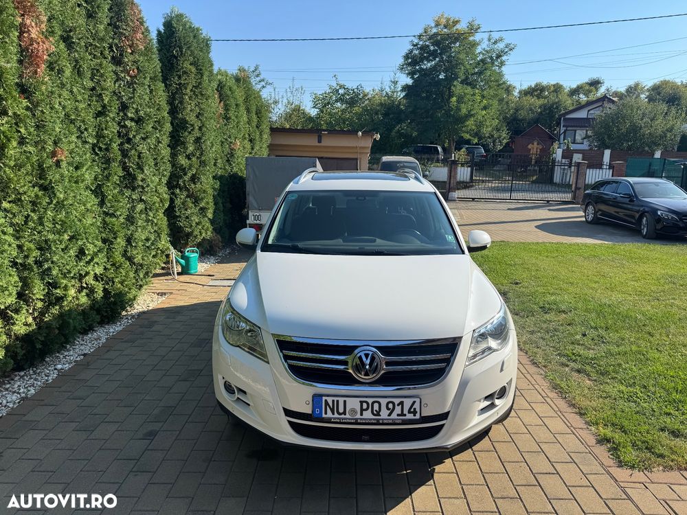 Volkswagen Tiguan - 1