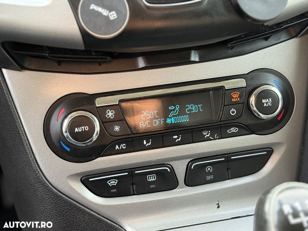 Ford Focus Turnier 1.6 TDCi ECOnetic 88g Start-Stopp-Sy Titanium - 8