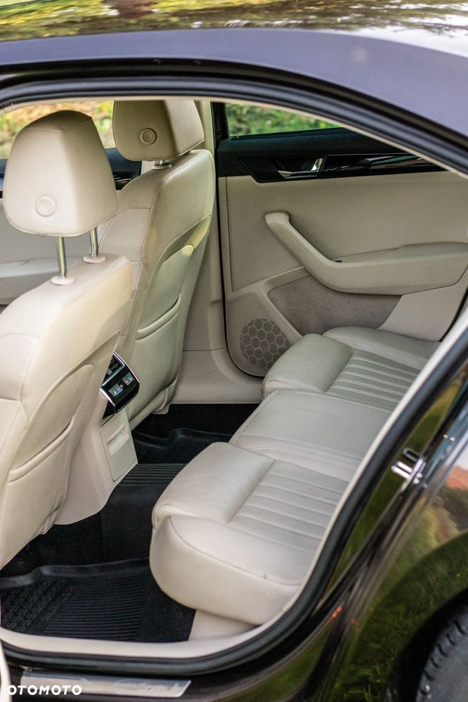 Skoda Superb 2.0 TDI 4x4 L&K DSG - 9