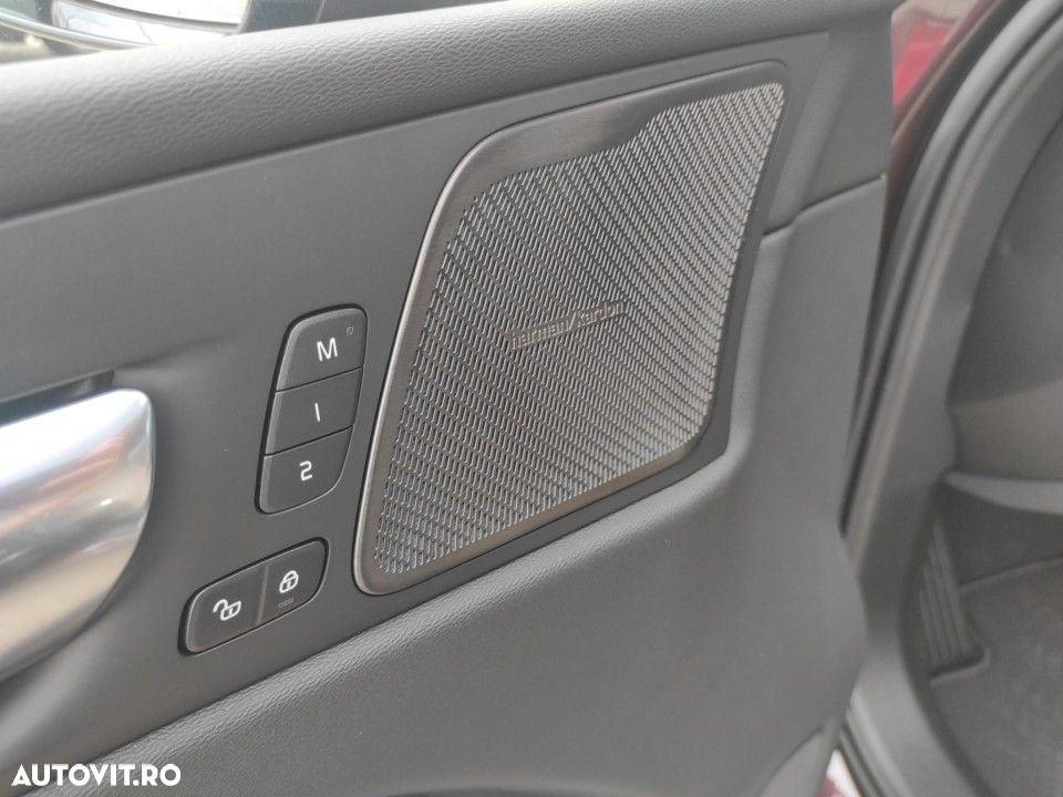 VOLVO XC60 2025 — imagine 15
