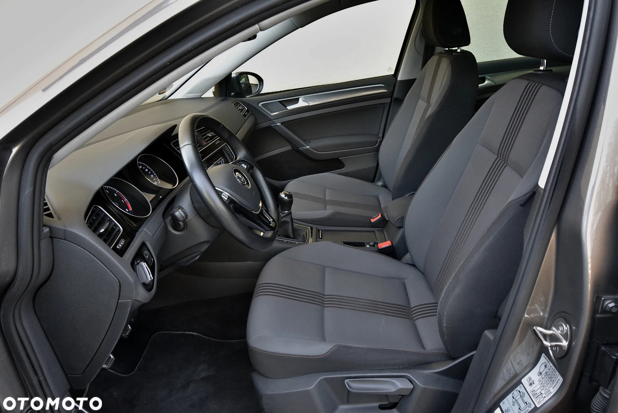 Volkswagen Golf - 26