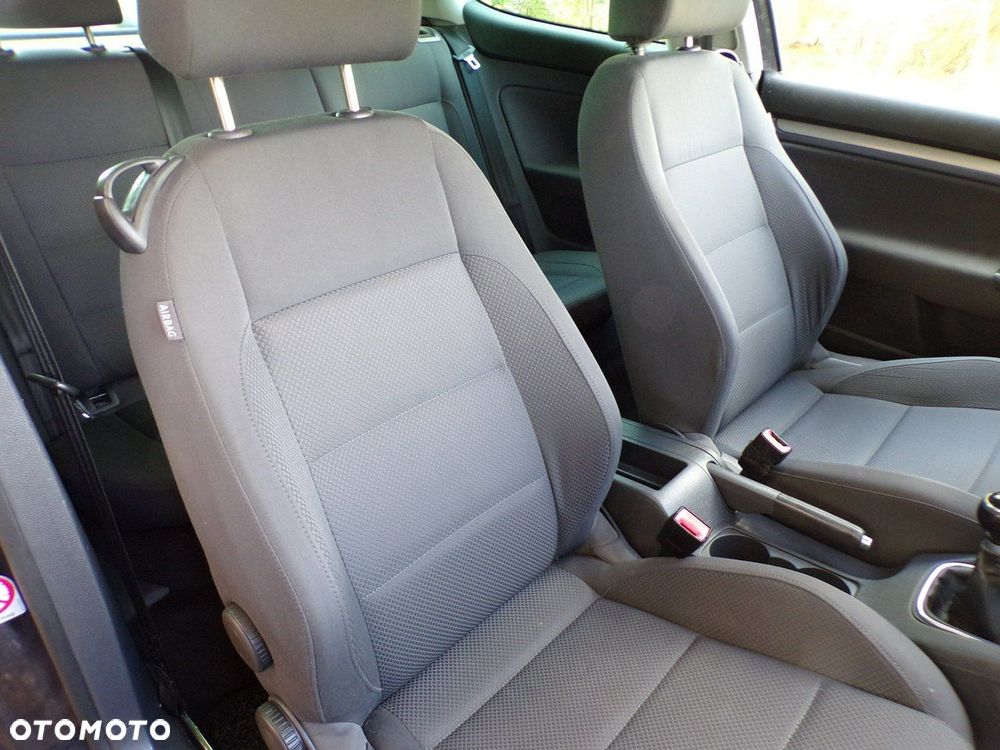 Volkswagen Golf - 28