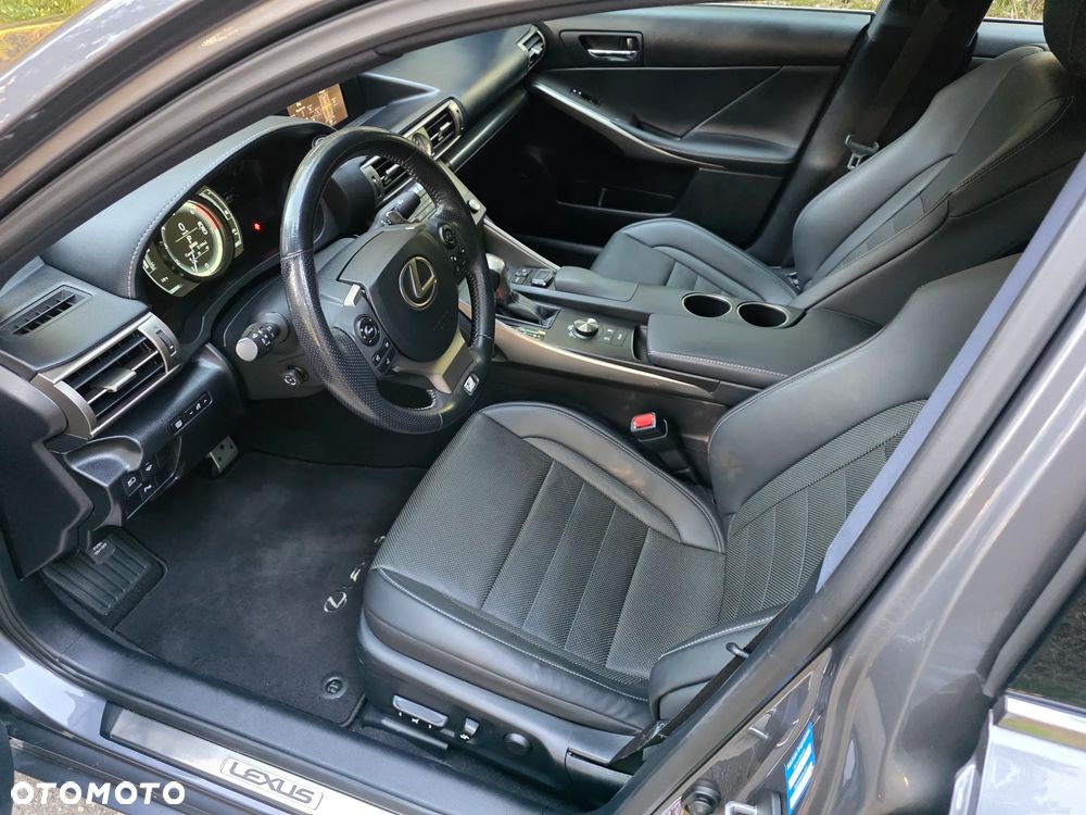 Lexus IS 200t Sport Line - 21
