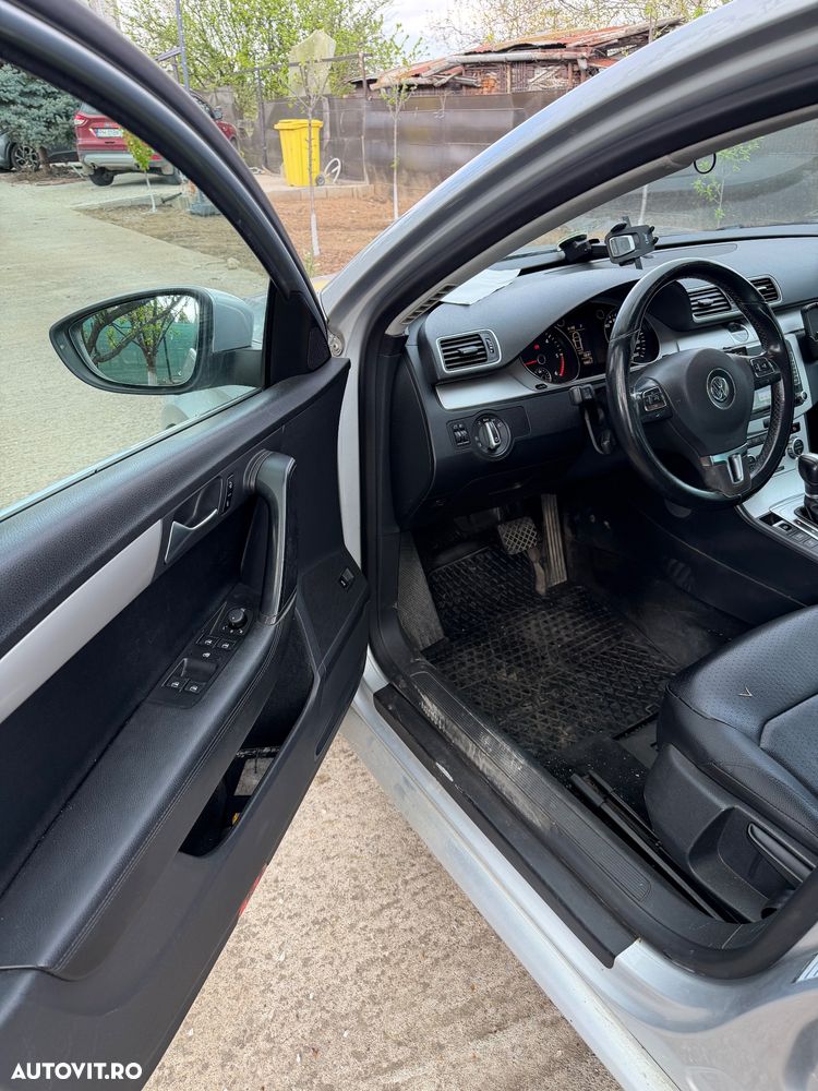 Volkswagen Passat 2.0 TDI Blue TDI DSG Highline - 9