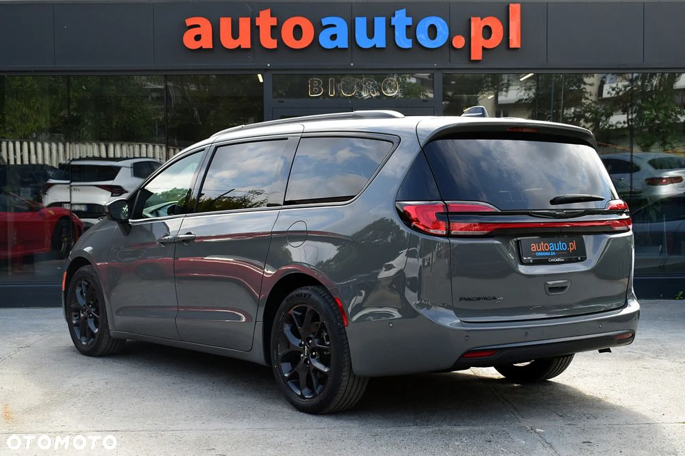 Chrysler Pacifica - 24