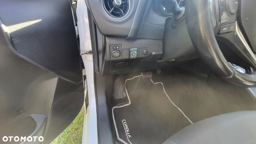 Toyota Auris 1.8 HSD Luna - 4