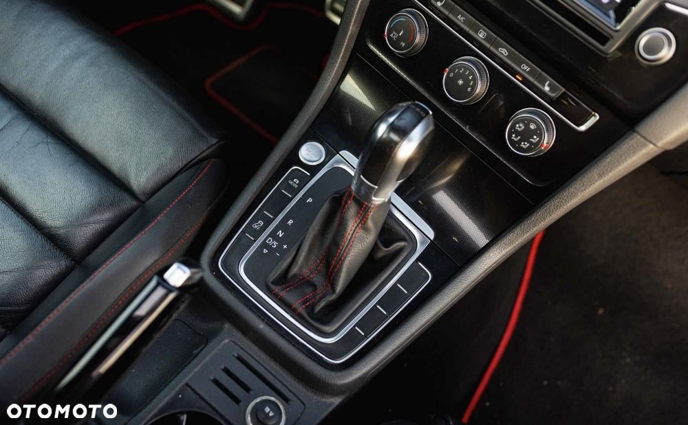 Volkswagen Golf - 8