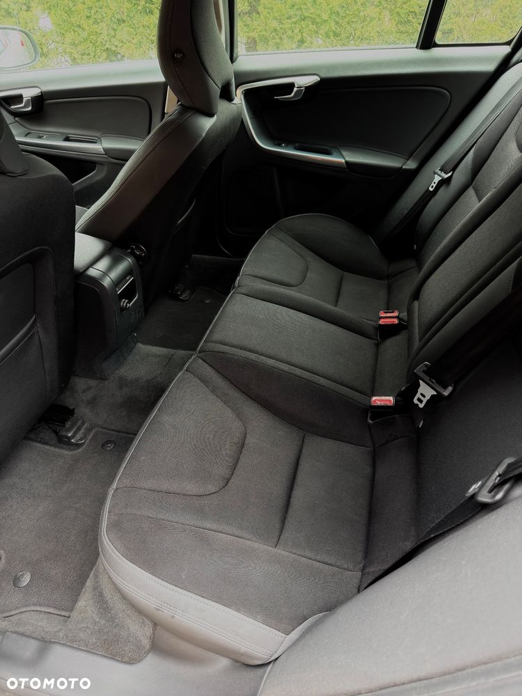 Volvo S60 D5 Momentum - 13