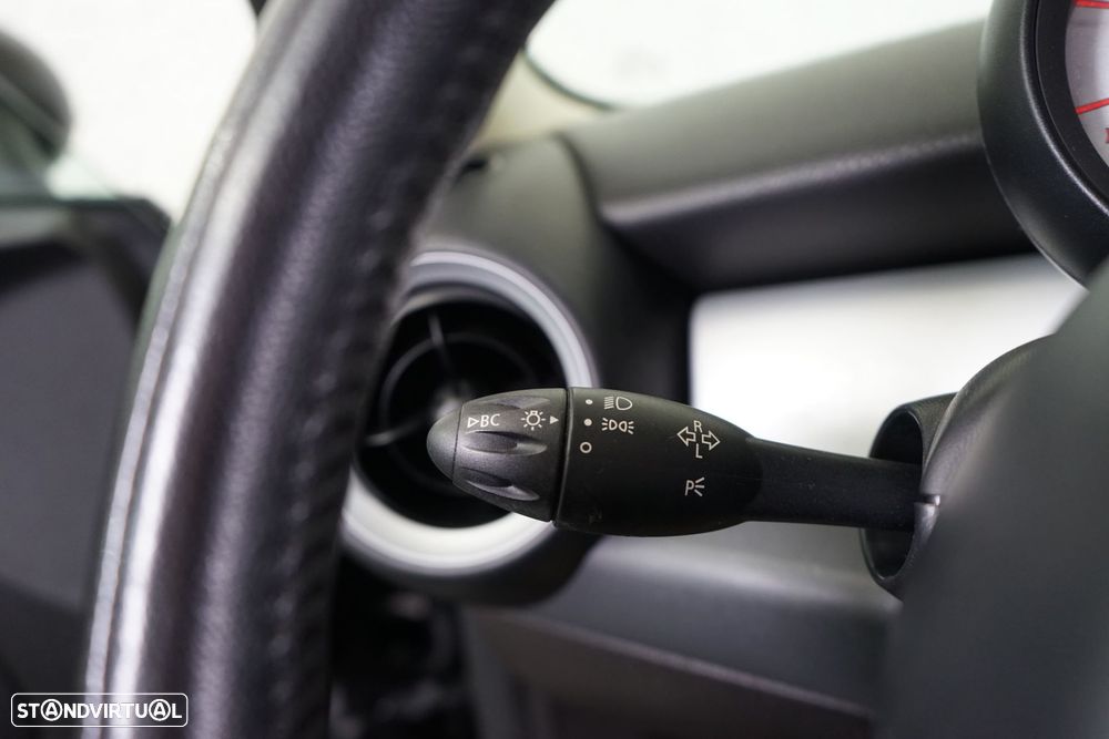 MINI 3 Portas One D - 13