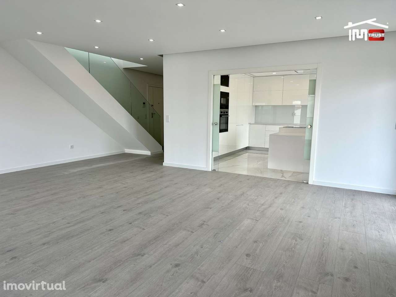 Incrível T3 Duplex c/ Terraço Grande e Garagem - Grande imagem: 3/33