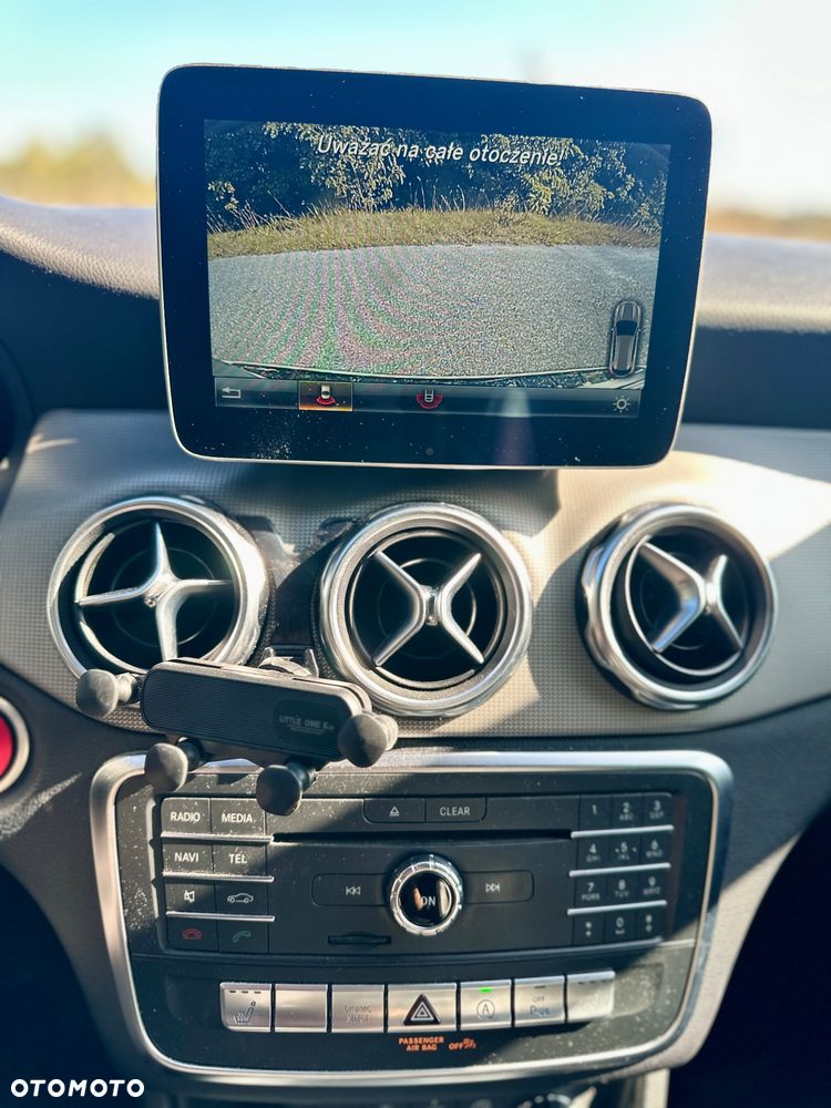 Mercedes-Benz GLA 200 7G-DCT Urban - 24
