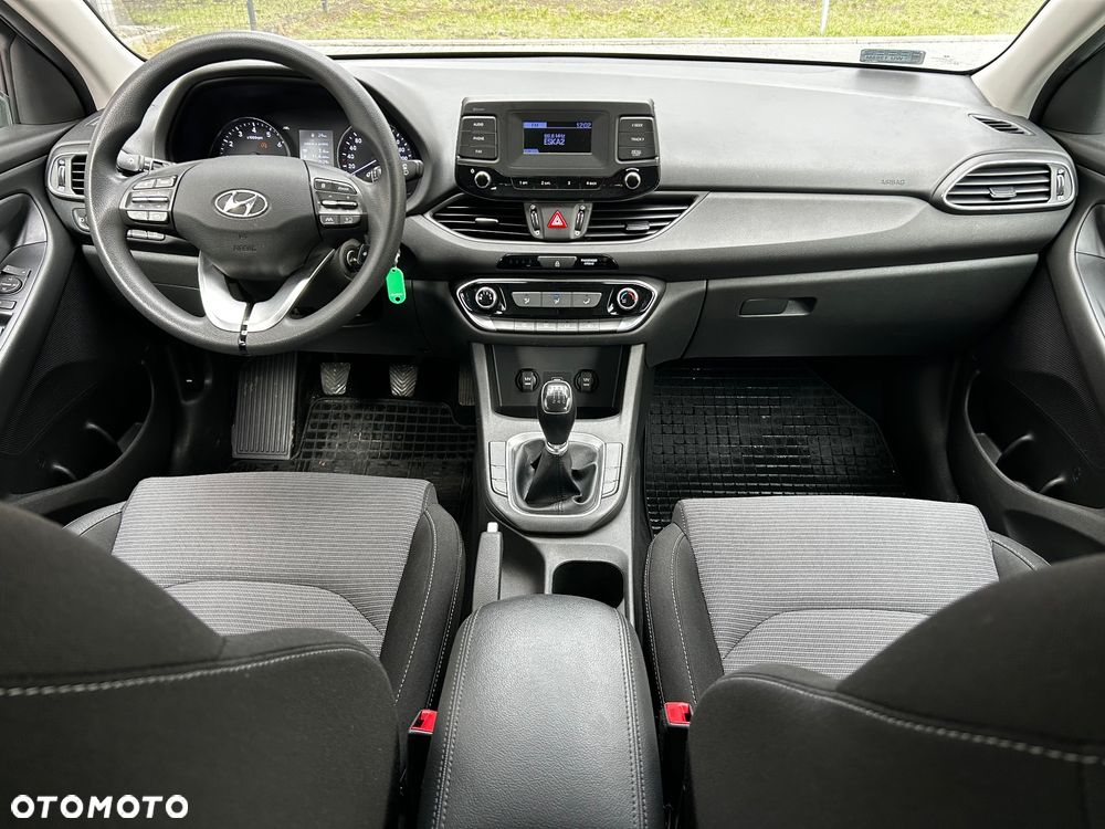Hyundai i30 1.5 DPI Classic + - 12