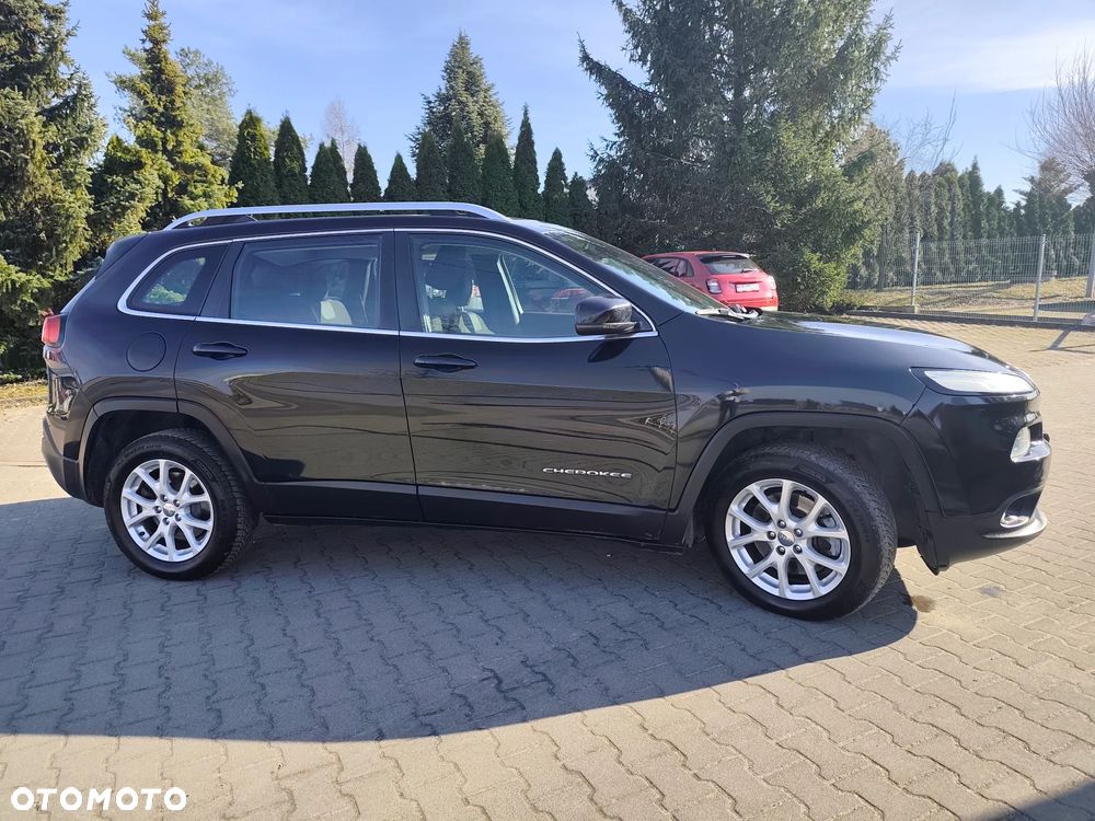 Jeep Cherokee - 4