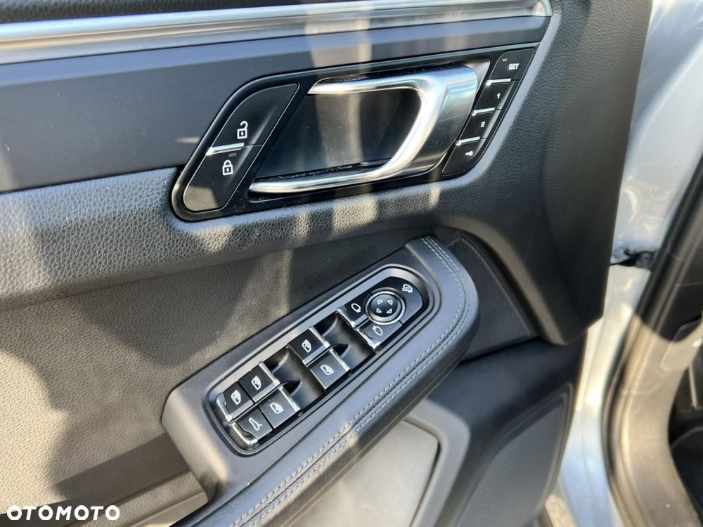 Porsche Macan - 17