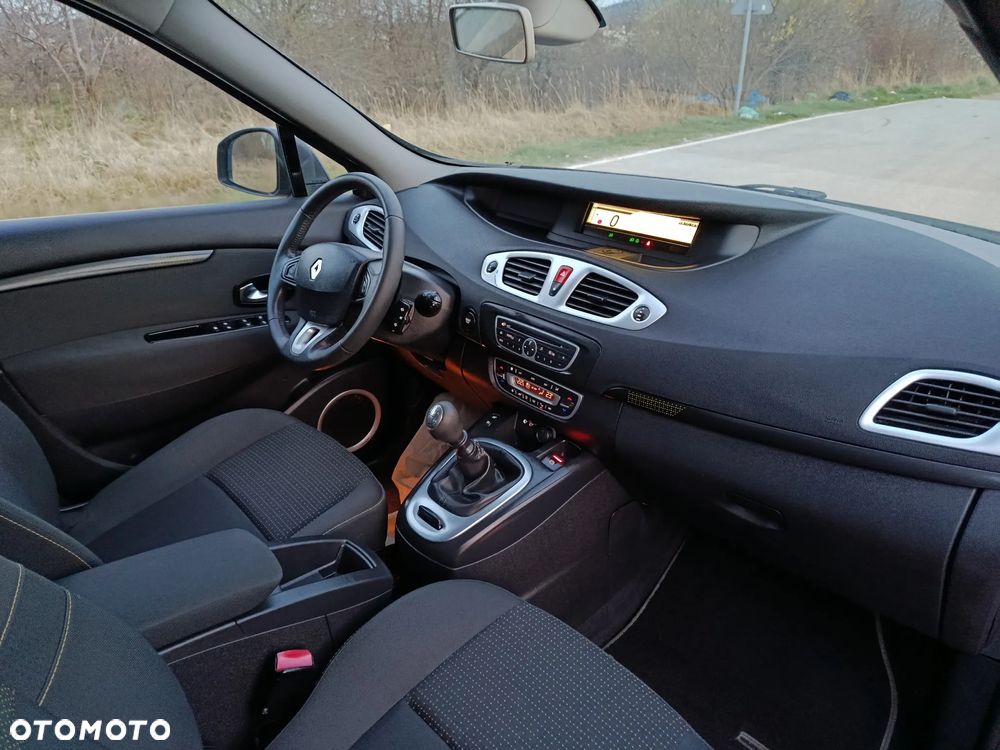 Renault Scenic 1.6 16V 110 Dynamique - 19