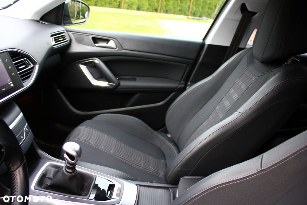 Peugeot 308 BlueHDi FAP 130 Stop & Start Allure - 29