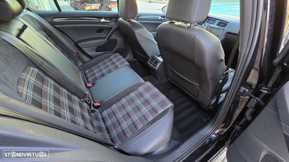 VW Golf GTI Performance BlueMotion DSG - 11