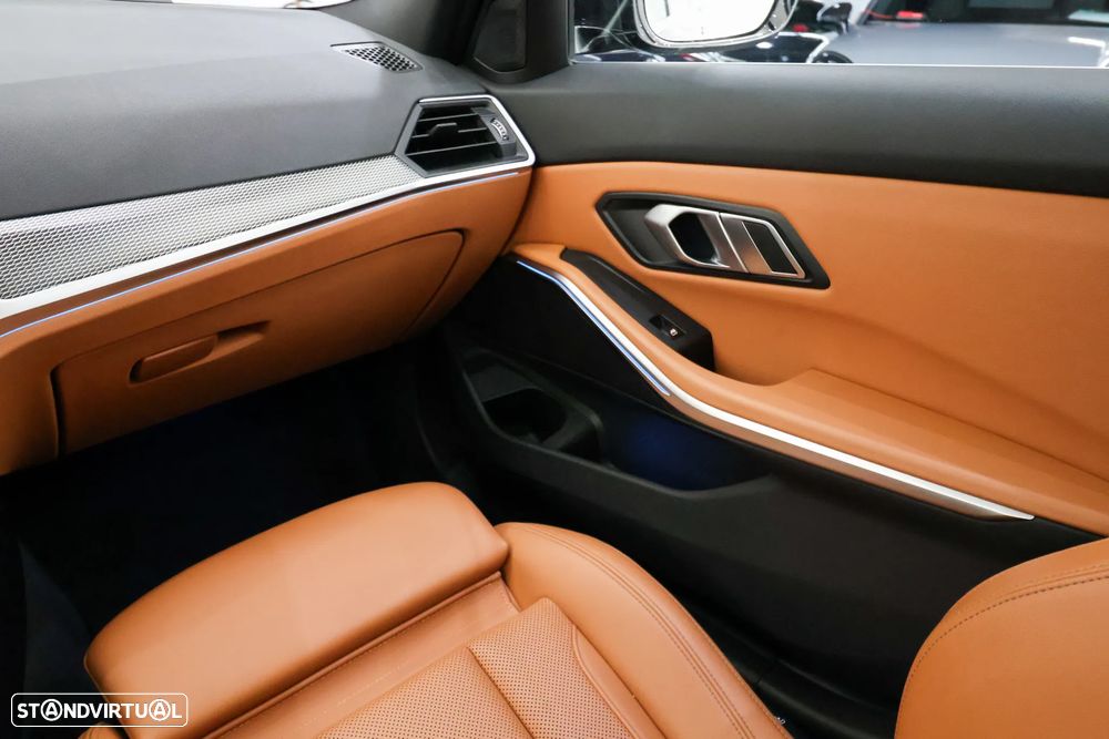 BMW 320 e Pack Desportivo M Auto - 35