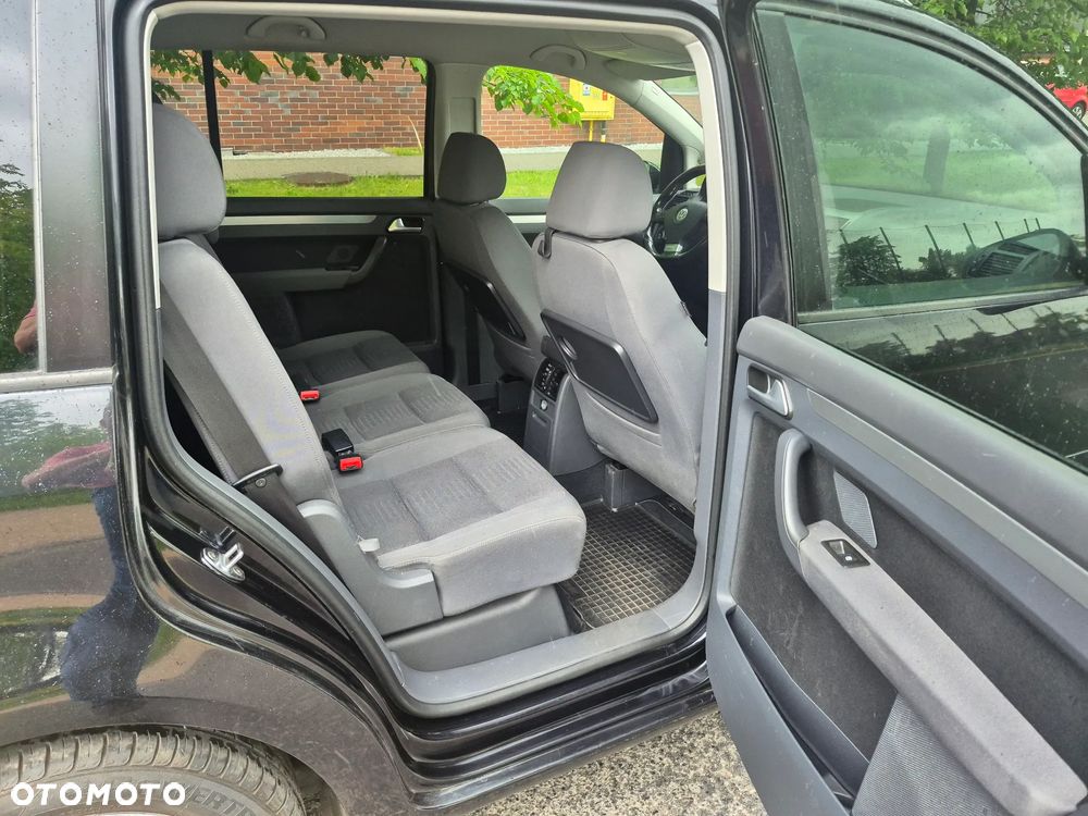 Volkswagen Touran 2.0 TDI Highline - 13