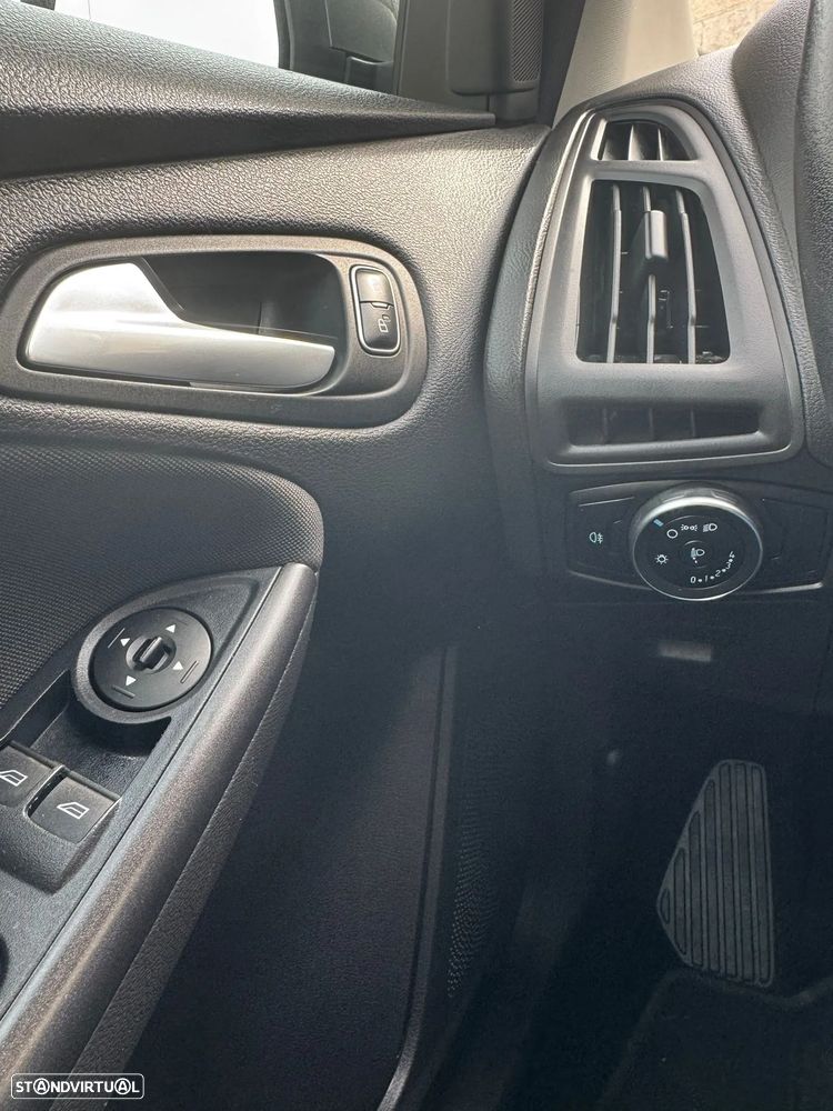 Ford Focus SW 1.0 EcoBoost S&S TREND - 11