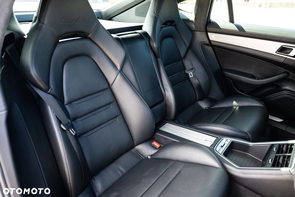 Porsche Panamera Turbo - 24