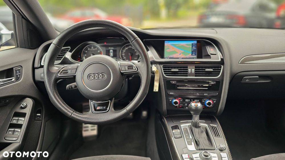 Audi RS4 Avant - 8