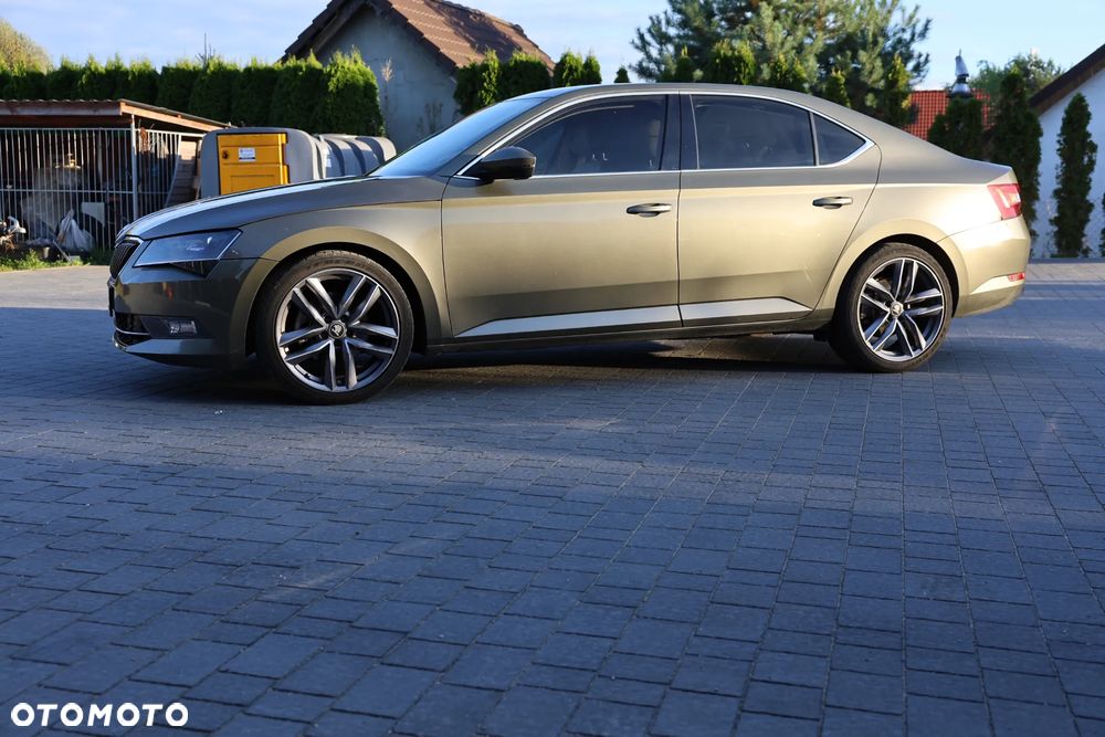 Skoda Superb 2.0 TDI Sportline DSG - 8
