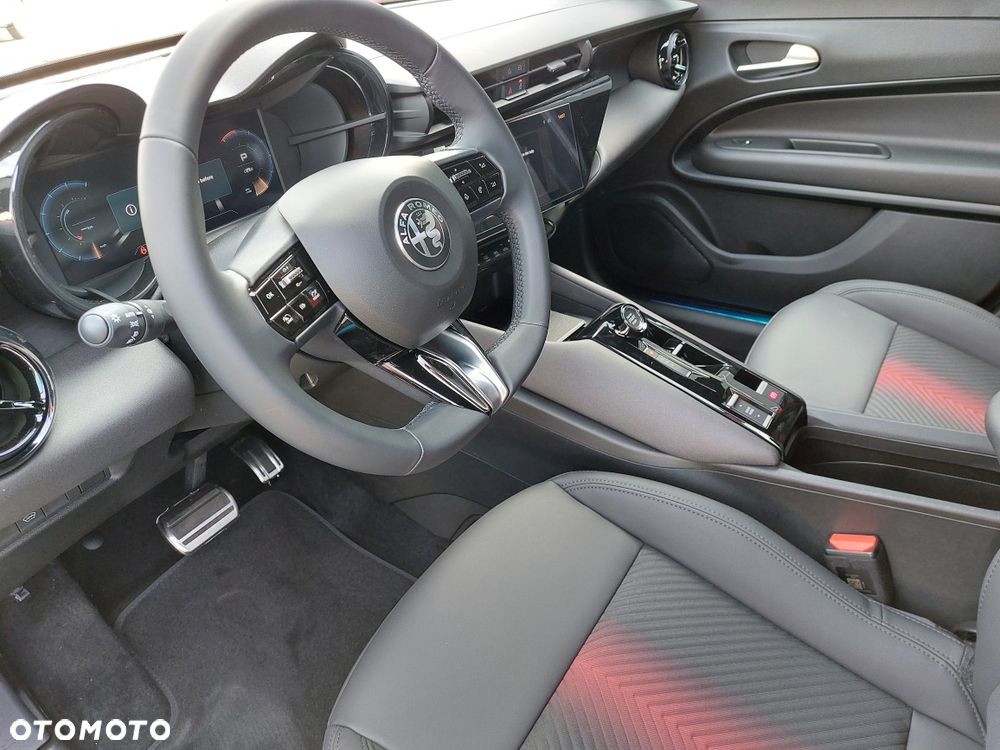 Alfa Romeo Junior 1.2 mHEV Ti Q4 eDCT - 4