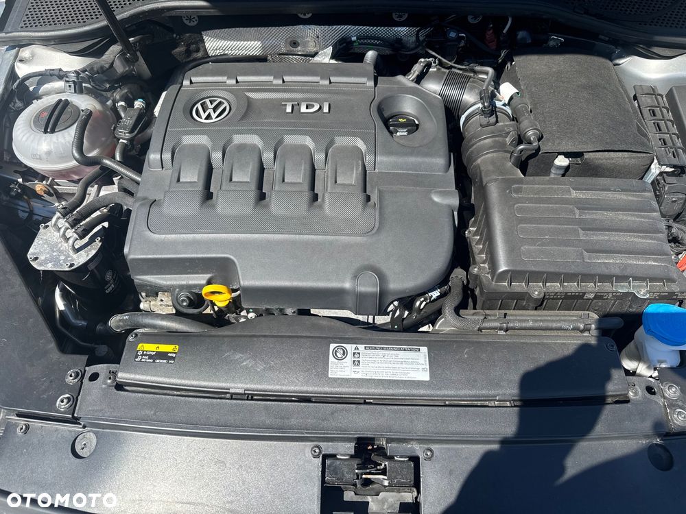 Volkswagen Passat 2.0 TDI SCR DSG Trendline - 9