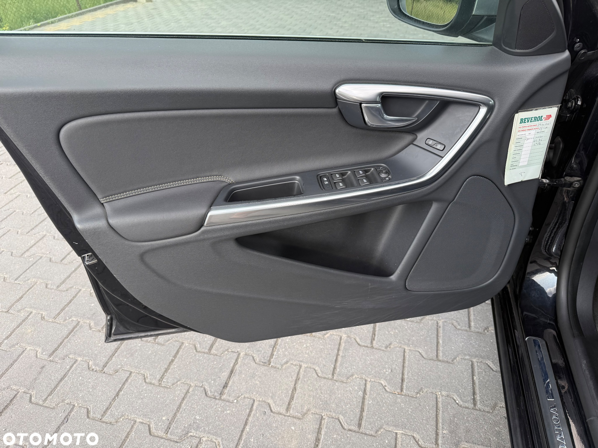 Volvo V60 T3 R-Design Kinetic - 9
