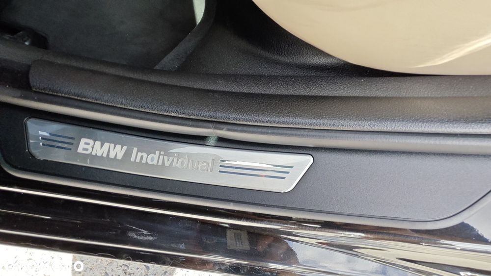 BMW Seria 5 550i xDrive - 28